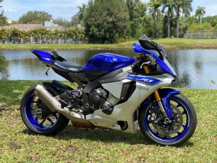 2017 yamaha yzf r1 Whatsapp : +17163935355