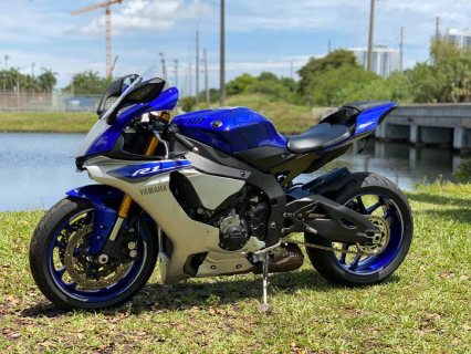 2017 yamaha yzf r1 Whatsapp : +17163935355 3