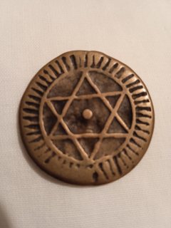 قطعة برونزية قديمة لنجمة داوود السداسية من القرن 13 (1283 العهد المريني)