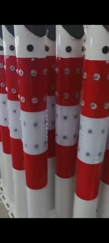 أعمدة إرشادية مضيئة تعمل بالطاقة الشمسية مزودة بـ لمبات LED  2