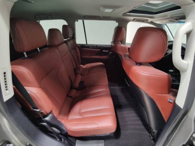 بيع سيارة جيب لكزس LX 570 مستعملة موديل 2020 بمواصفات كاملة 3