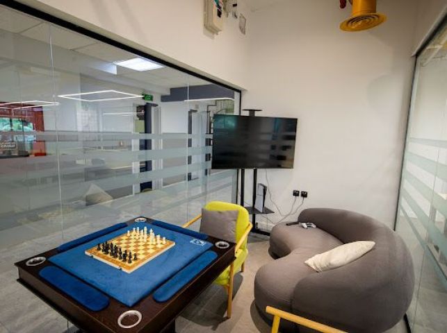 مكاتب مؤثثة للإيجار  5