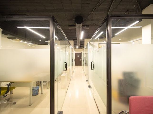 مكاتب مؤثثة للإيجار 2