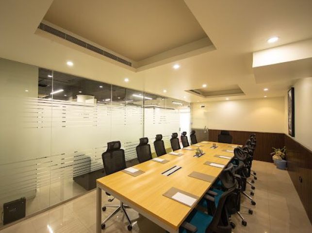 مكاتب مؤثثة للإيجار 6