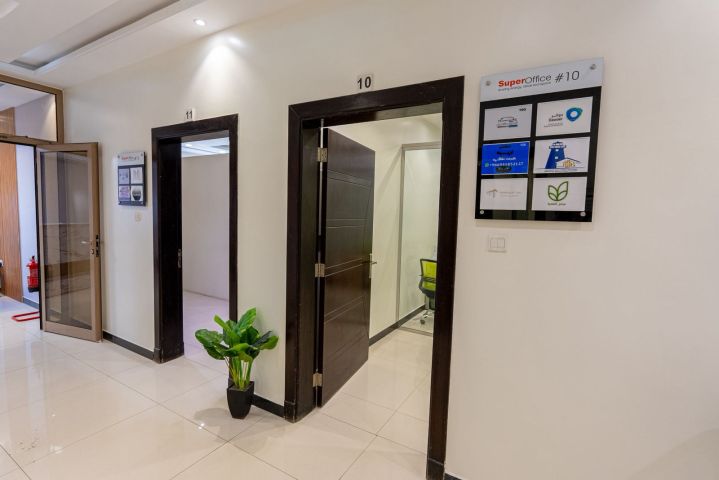 مكاتب مؤثثة للإيجار في العارض 5