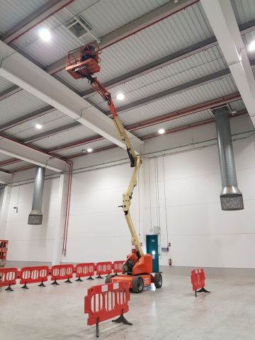 Renting all electric scaffolding 4