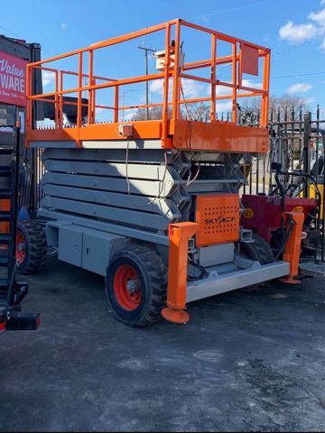 رافعات شوكية للإيجار من 1.5طن وحتى 16طن . مع انجاز توب 3