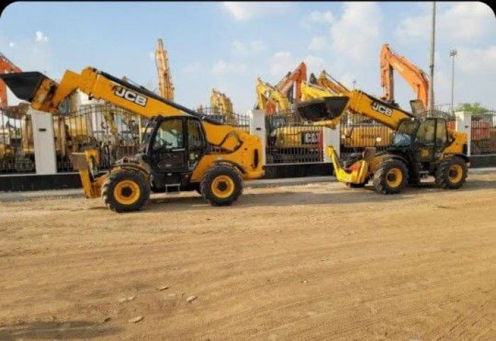 رافعات شوكية للإيجار من 1.5طن وحتى 16طن . مع انجاز توب 6