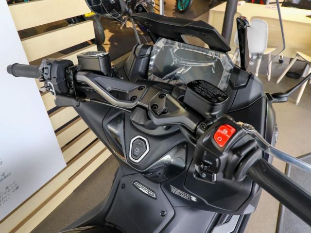 Brand New 2024 Yamaha TMAX 560 2