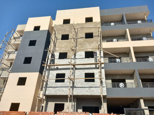 لو بتدور على مقاول ثقة – اختار شركة أر إي عقار للمقاولات