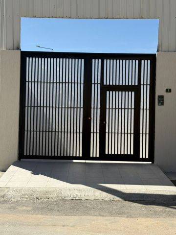 تصنيع وتركيب ابواب حديدية بجودة عالية ووتصاميم عصرية 3