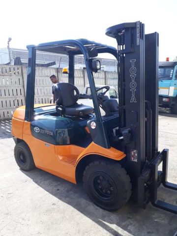 forklifts All sizes For rent 3