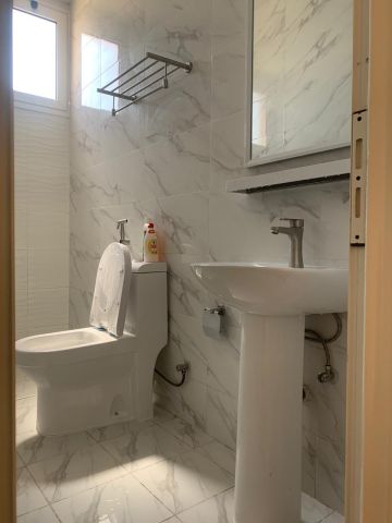 شقة مثالية للسيدات في قلب الموقع المثالي!  2