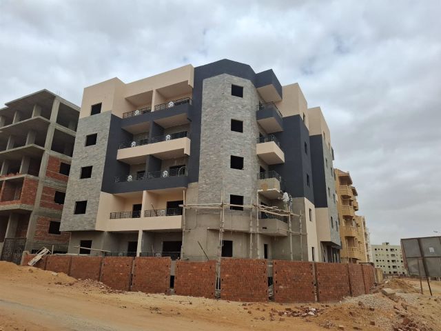 “أر إي عقار للمقاولات: تنفيذ متقن… تسليم مضمون”