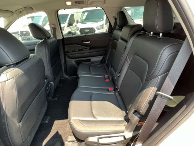 2023Nissan Pathfinder SL  4WD 2