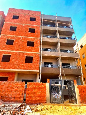 نبني أحلامك خطوة بخطوة – R E عقار للمقاولات