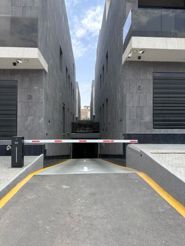 بوابات مواقف سيارات ذراع الكترونية Barrier Gate 4