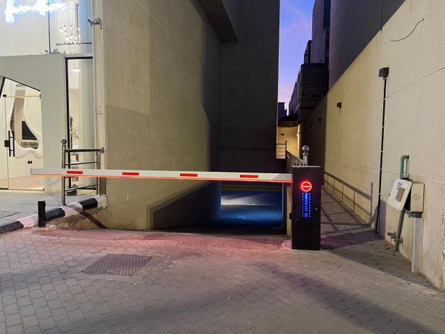 بوابات مواقف سيارات ذراع الكترونية Barrier Gate 9
