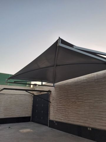  مظلات راقية للفلل والحدائق – قماش PVC ضد الشمس والمطر 7