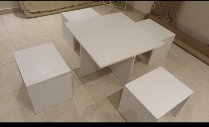 كنب وطاولة قهوه ودولاب تلفزيون