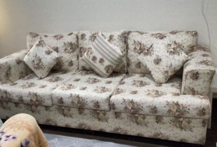 كنب وطاولة قهوه ودولاب تلفزيون 9