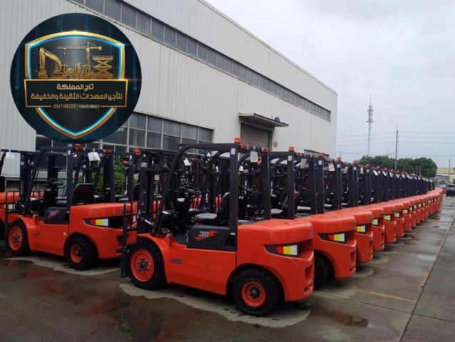 رافعات شوكية للايجار سيزر لفت للايجار تاج المملكة لتأجير المعدات  2