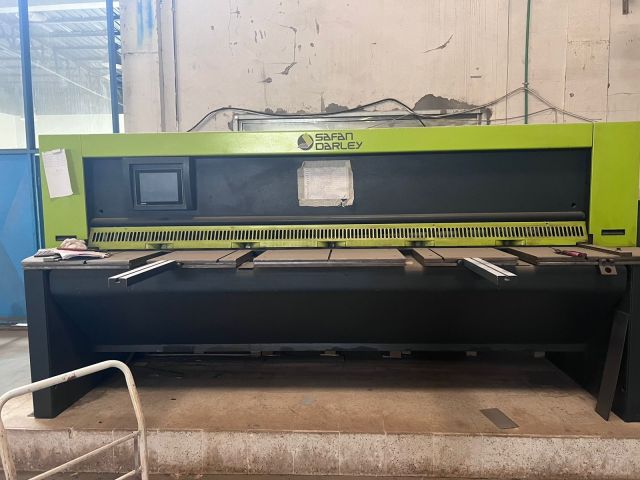 ماكينة ليزر ومقص وطعاجة بحالة ممتازة للبيع 2