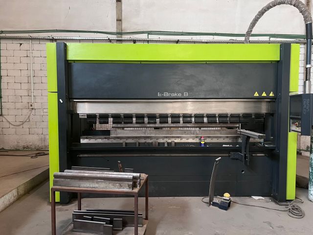 ماكينة ليزر ومقص وطعاجة بحالة ممتازة للبيع 3