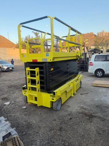 سيزرات لفت 12متر14متر كهرباء للايجار