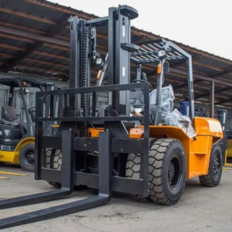 فوركلفت للإيجار في الدمام