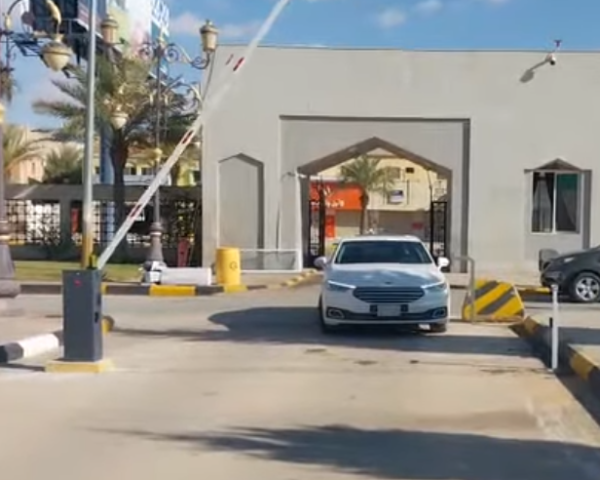 بوابات مرور سيارات بوابه مواقف امنية الكترونية  بوابات دخول و خرو 5