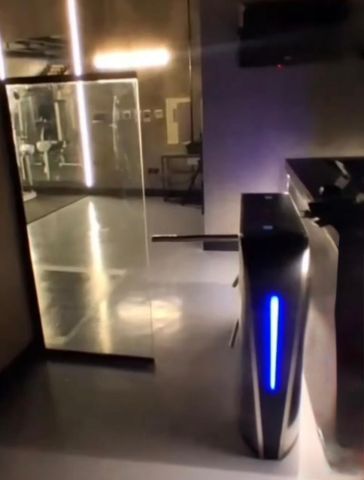 بوابة مرور افراد بوابات امنية ذكية بوابه دخول و خروج  3