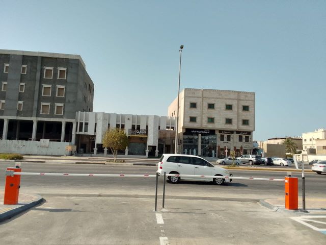 بوابة مواقف سيارات ايطالية 