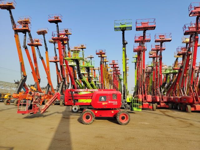 مان لفت ديزل للإيجار في جدة رافعة تلسكوبية مقصية للايجار  2