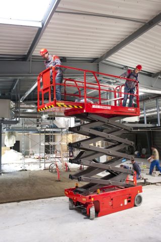 سيزر لفت للايجار جميع المقاسات 