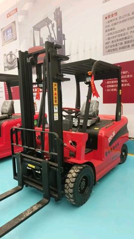 Manlifts,scissor lifts, cranes,Bobcats, boom lifts telescopic  5