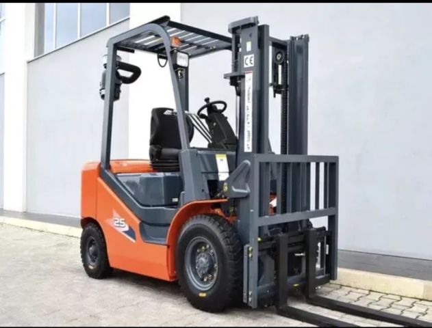 رافعات شوكيه فوركلفت للايجار سيزرلفت للايجار رافعات تلسكوبيه للاي 5