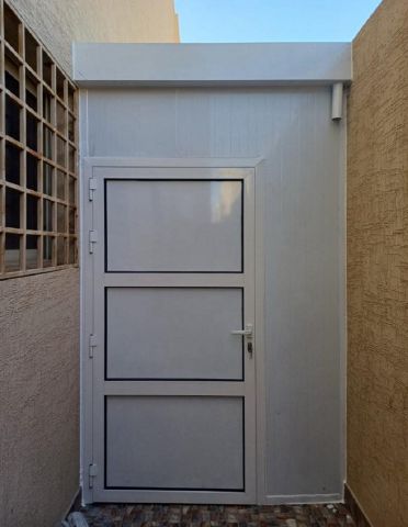 غرف مستودعات ساندوتش بانل,تركيب ساندوتش بانل 3