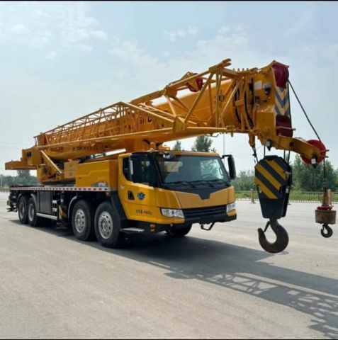 رافعات شوكيه فوركلفت للايجار سيزرلفت للايجار رافعات مقصيه رافعات 