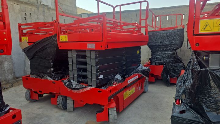 سيزرلفت للايجار (رافعات مقصيه) للايجار ديزل-- كهرباء 