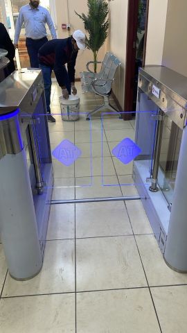 بوابة مرور افراد لتسهيل دخول و خروج الموظفين 2