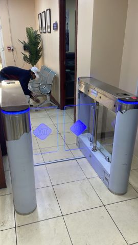 بوابة مرور افراد لتسهيل دخول و خروج الموظفين 3