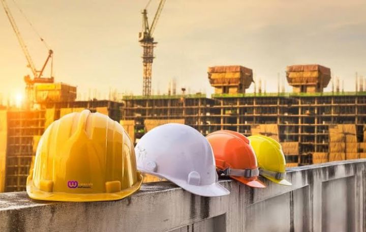 مطلوب مهندسين ومهندسات لدى شركة مقاولات