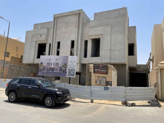 تشطيب واجهة تاون هاوس بجي النزهة بالرياض رخام ترفنتينو و بروفايل 