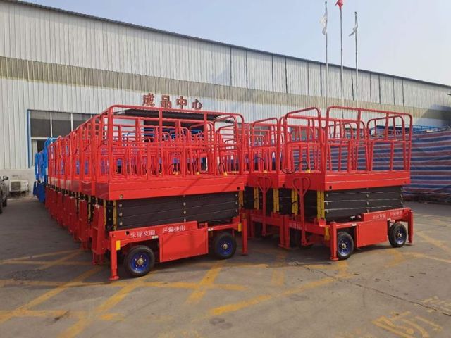 سيزرلفت رافعات مقصيه للايجار سقالات كهربائية للايجار  3