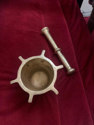 هاون ومدقه مصنوعاه من النحاس  4