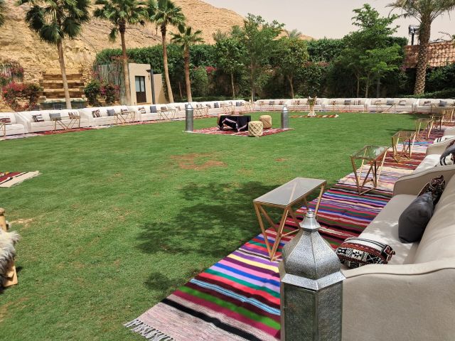  جلسات مودرن أنيقة للمناسبات 9