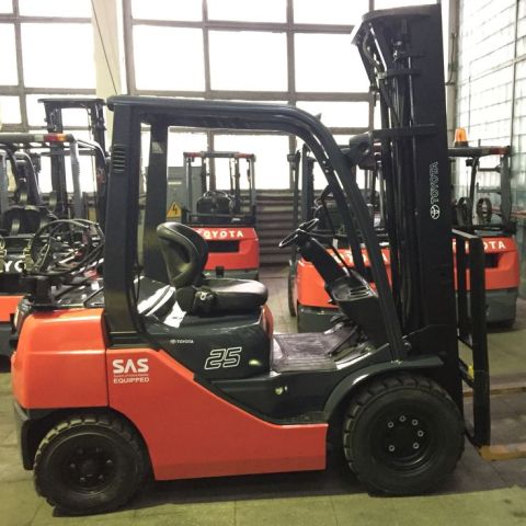 رافعه شوكيه 3طن للايجار في الرياض  5