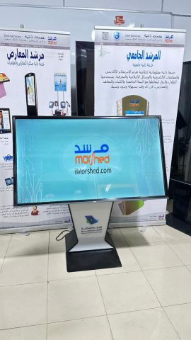 شاشة لمس VIP مائلة تستخدم للعروض التفاعلية وللاعمال الراقية 