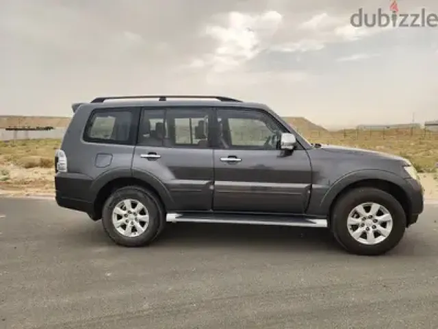 سياره ميتسوبيشي باجيرو احجز الان بي300ريال فقط  3